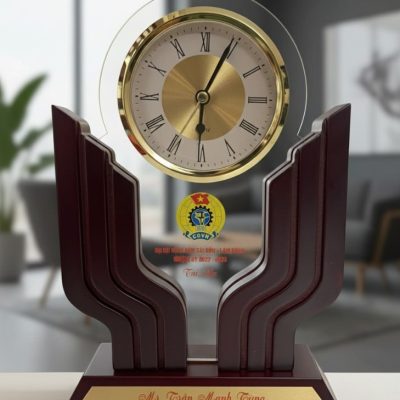 Đồng hồ gỗ để bàn in logo | Quà tặng Đại hội Công Đoàn