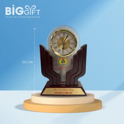 Đồng hồ gỗ để bàn in logo | Quà tặng Đại hội Công Đoàn