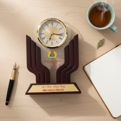 Đồng hồ gỗ để bàn in logo | Quà tặng Đại hội Công Đoàn