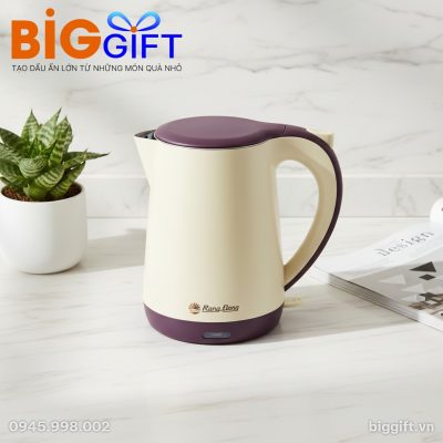 Ấm siêu tốc Rạng Đông chụp theo phong cách tối giản