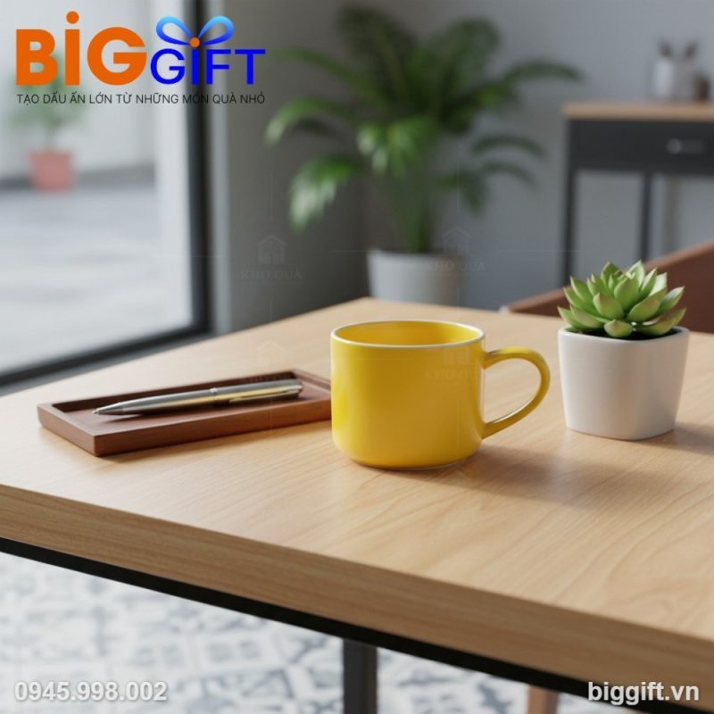 Cốc sứ quà tặng in logo dáng lùn men màu vàng 400ml LS03