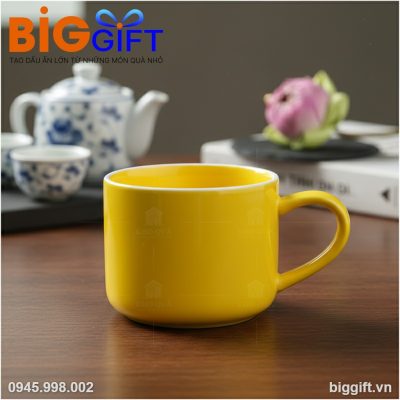 Cốc sứ quà tặng in logo dáng lùn men màu vàng 400ml LS03