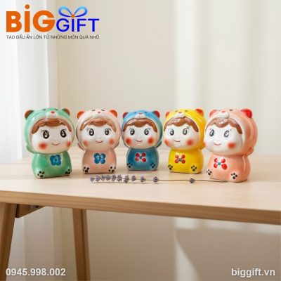 Heo đất búp bê quà tặng in logo nhiều màu sắc HĐ04