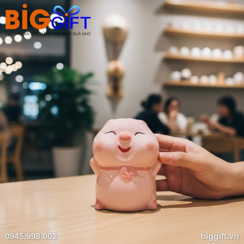 Heo đất quà tặng in logo bánh bao màu hồng 19x20x23cm HĐ02