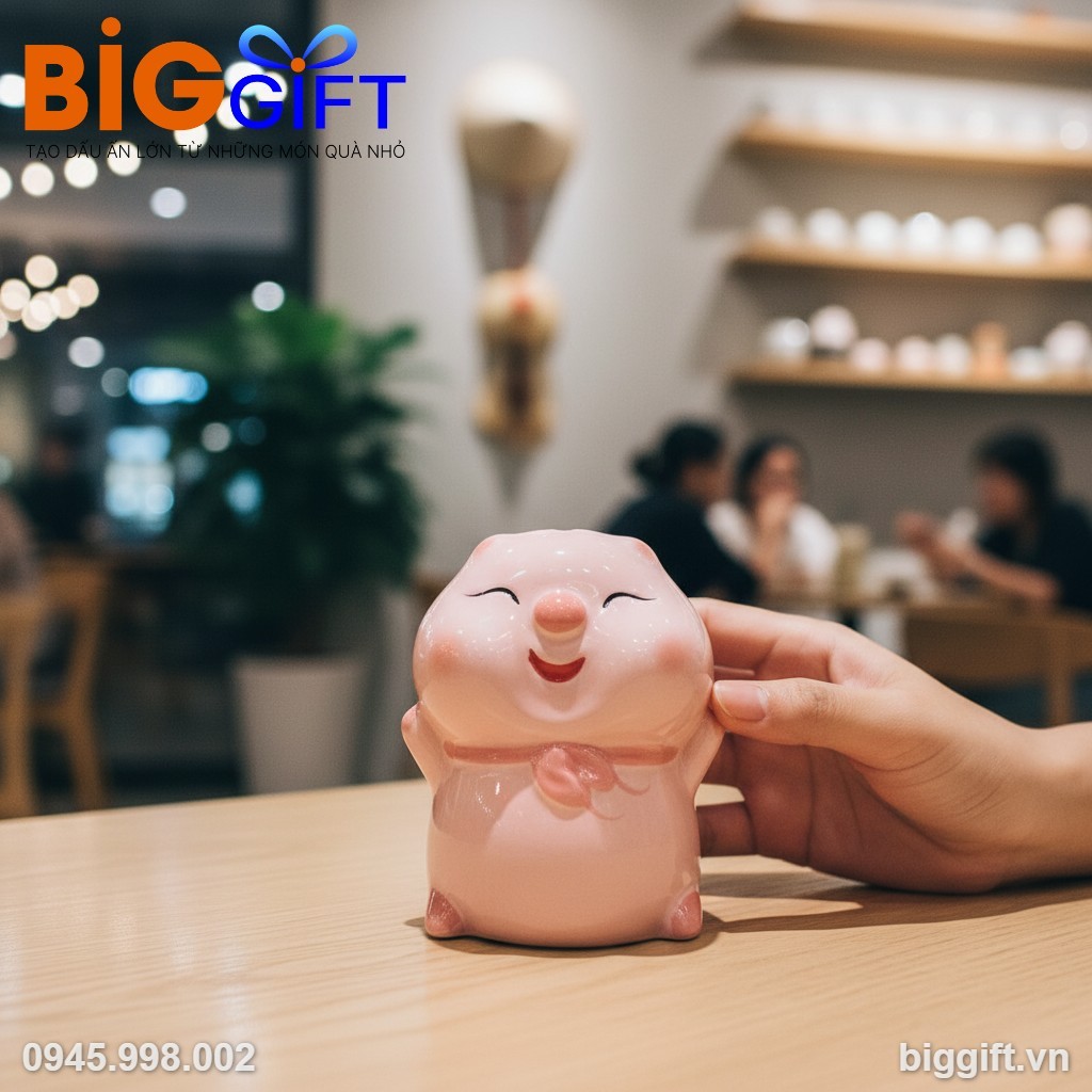 Heo đất quà tặng in logo bánh bao màu hồng 19x20x23cm HĐ02