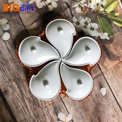 khay-mut-bat-trang-qua-tang-dang-5-canh-hoa-ban-kem-khay-may-km04 (1)