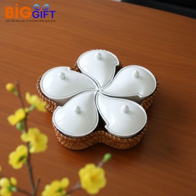 khay-mut-bat-trang-qua-tang-dang-5-canh-hoa-ban-kem-khay-may-km04 (2)