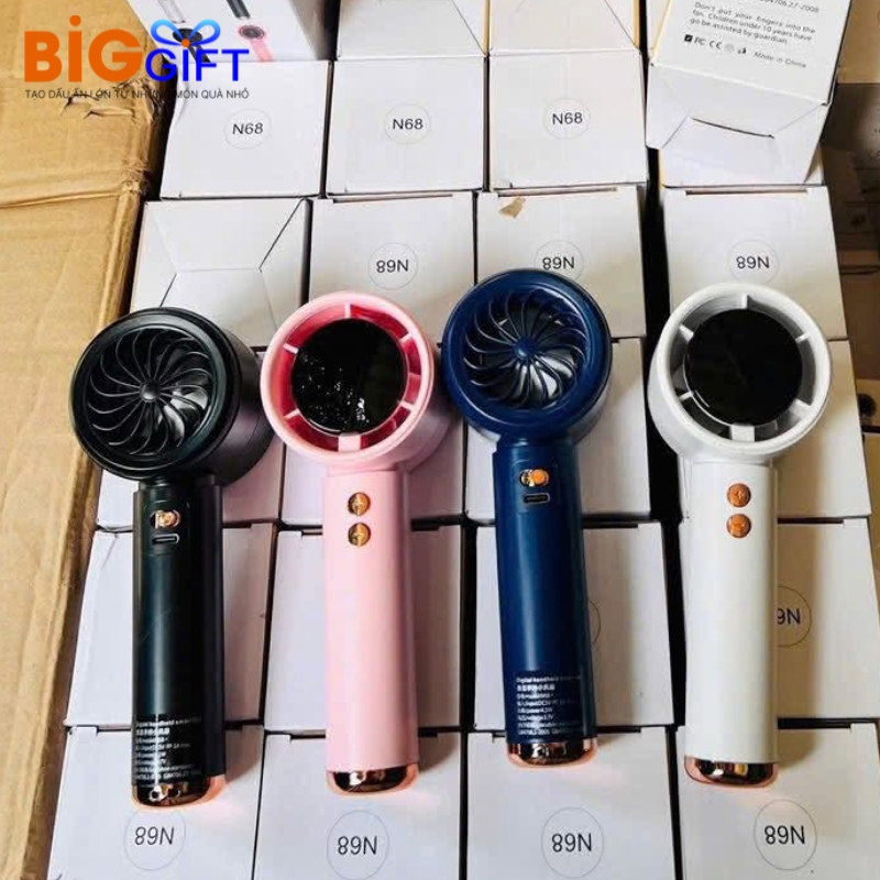 quat-dien-cam-tay-qua-tang-in-logo-5000mah-man-hinh-led-q01