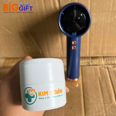 quat-dien-cam-tay-qua-tang-in-logo-5000mah-man-hinh-led-q01 (3)