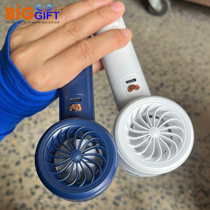 quat-dien-cam-tay-qua-tang-in-logo-5000mah-man-hinh-led-q01