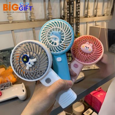 quat-dien-mini-cam-tay-qua-tang-in-logo-xanh-duong-19cm-q04