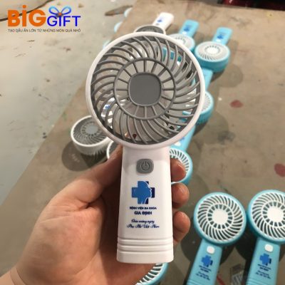 quat-dien-mini-cam-tay-qua-tang-in-logo-xanh-duong-19cm-q04