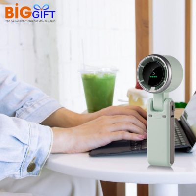 quat-dien-mini-qua-tang-in-logo-3600mah-gap-gon-man-hinh-led-q02