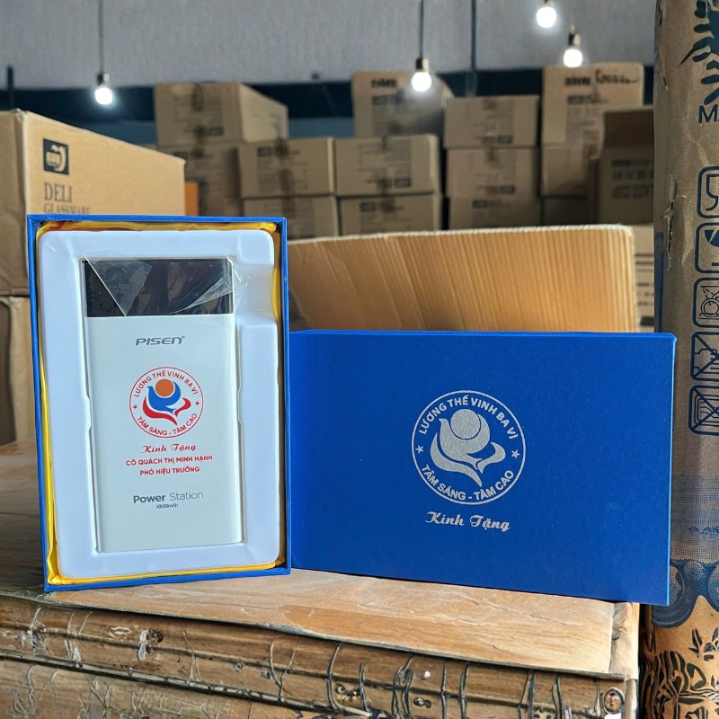 sac-du-phong-qua-tang-in-logo-pisen-lcd-power-station-10000mah-sdp01 (4)