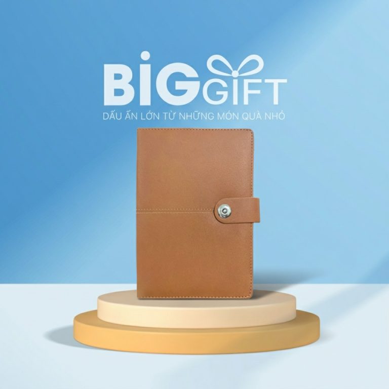 Sổ da quà tặng in logo dán gáy bìa màu nâu có khuy bấm SD01