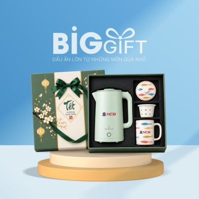 Giftset quà tặng in logo ấm siêu tốc Elmich và cốc sứ lọc trà vẽ đàn cá màu BGS-11