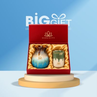 Giftset qu&agrave; tặng in logo lọ hoa d&aacute;ng miệng lượn v&agrave; cốc sứ men hỏa biến BGS-27
