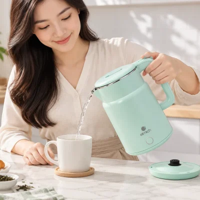 Pha trà trong góc bếp buổi sáng – Elmich KEE9149 xanh mint