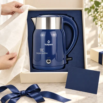 Ấm siêu tốc Kalpen KK68 1,8 lít xanh đậm – phối hộp quà theo dáng quai và vòi