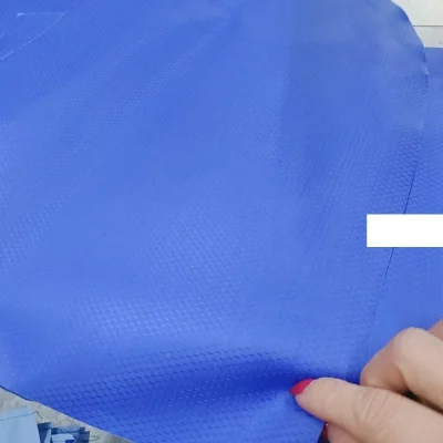 Áo mưa bít vải dù tổ ong màu navy – đối chiếu bề mặt vân tổ ong