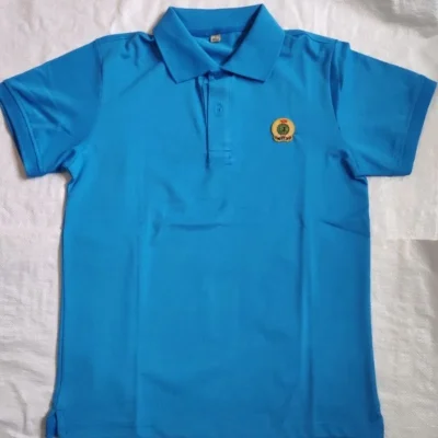 Áo polo cotton xanh dương cổ bẻ tay ngắn – xem cổ áo, đường may và dáng thân