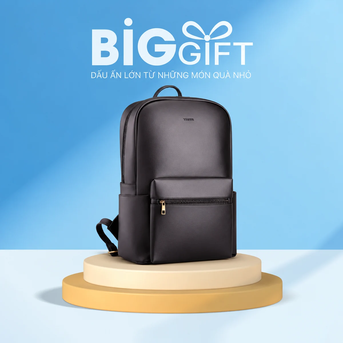 Balo Trita RBA4 đen với túi khóa ngang mặt trước trên nền BigGift