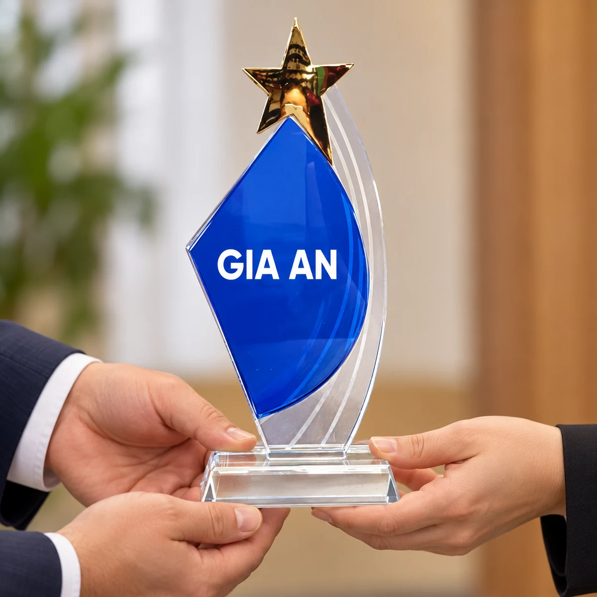 Biểu trưng pha lê 06 thân xanh viền cong sao vàng – cầm trao để mặt xanh và logo hướng về người nhận
