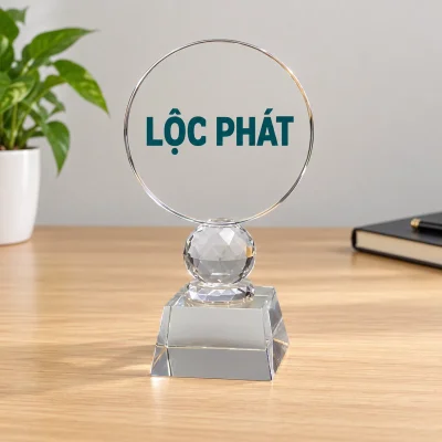 Biểu trưng pha lê mặt tròn chân cầu – đặt trên bàn và giữ trong hộp phù hợp