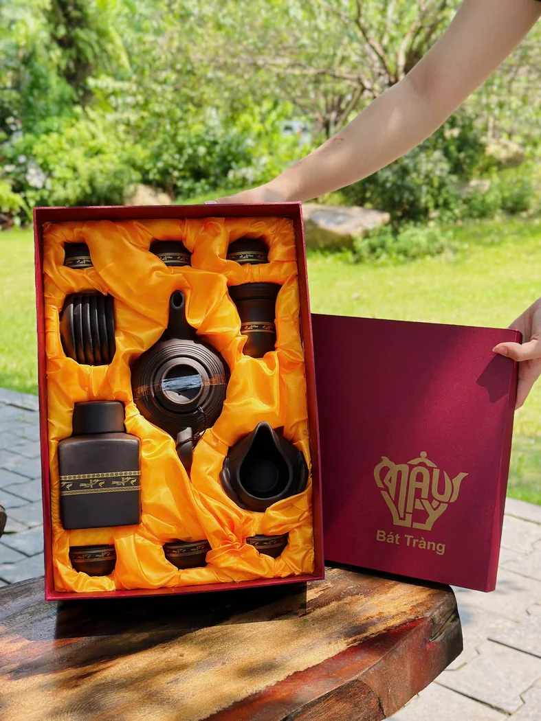 Bộ ấm ch&eacute;n nhiều m&oacute;n trong hộp qu&agrave; l&oacute;t lụa m&agrave;u cam