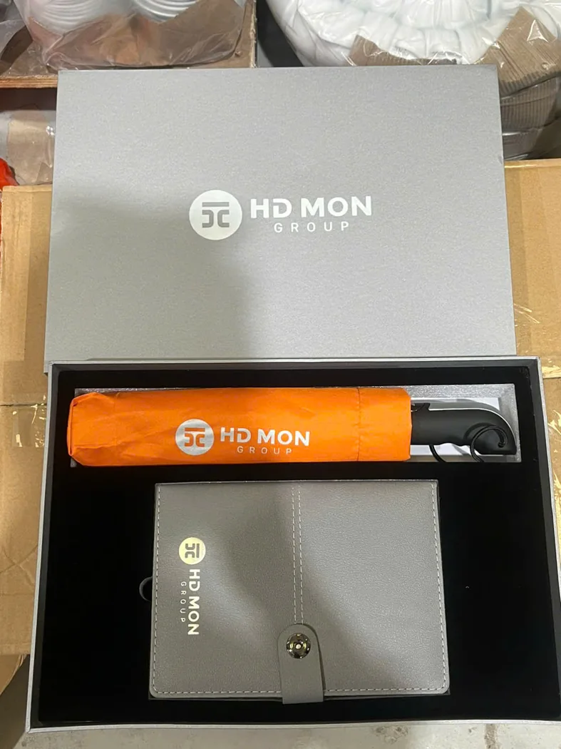 Bộ quà hộp xám gồm ô và sổ cùng in dấu HD MON