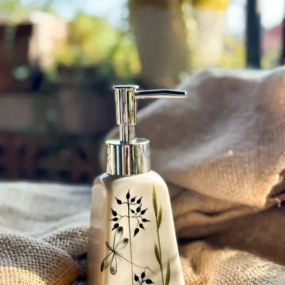 Bình gốm có vòi dáng thang vai xuôi 200 ml, vẽ lá – xem rõ mẫu cành lá trên ảnh thật