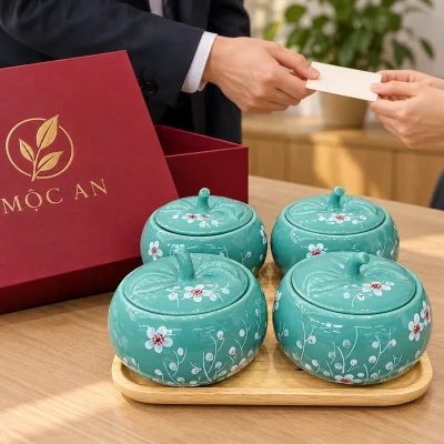 Bộ 4 hũ mứt quả bí men xanh vẽ tay kèm khay gỗ – phối hộp để món quà được trao chỉn chu