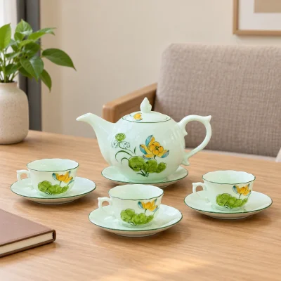 Mô phỏng ấm men ngọc hoa sen vàng và ba chén trên bàn tiếp khách