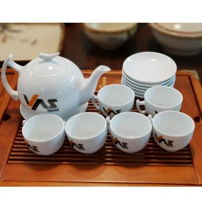 Ảnh tư liệu nguồn bộ bưởi cành in VAS Steel với chén có quai và đĩa xếp rời