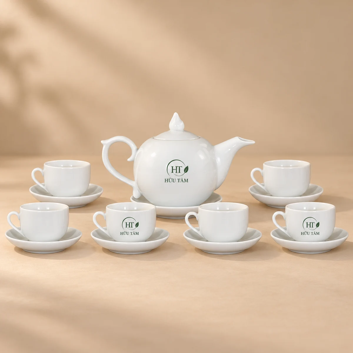 Mô phỏng nhận diện HỮU TÂM trên ấm bưởi lửa và hai chén trong bộ