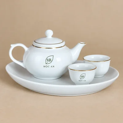 Mô phỏng logo MA tên MỘC AN trên ấm và chén trong khay đào