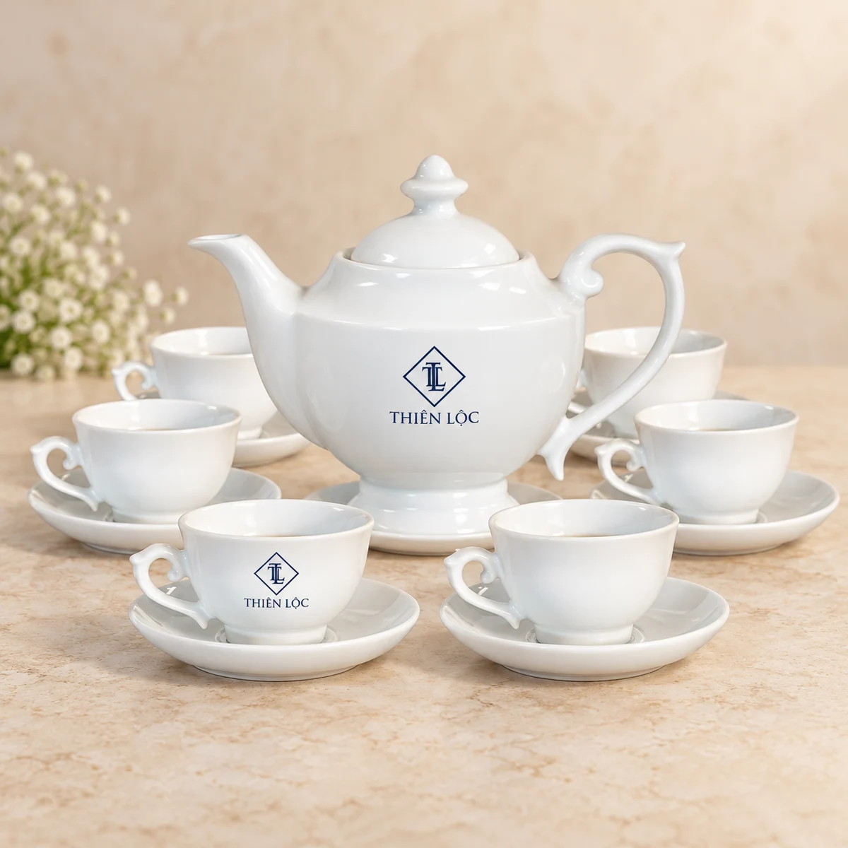Demo monogram TL và tên THIÊN LỘC trên ấm thần đèn cùng chén