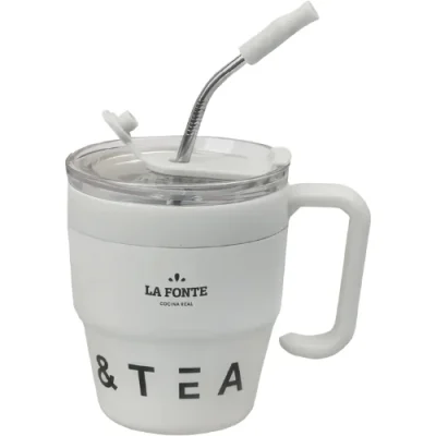 Cốc cà phê Lafonte 480 ml có quai và ống hút inox – xem rõ quai, nắp và chữ trên mẫu trắng