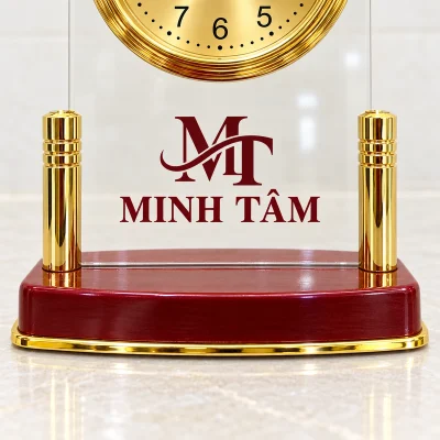 Đồng hồ để bàn Kashi BT5 mặt vàng, đế nâu – demo chữ rõ trên vùng tấm trống