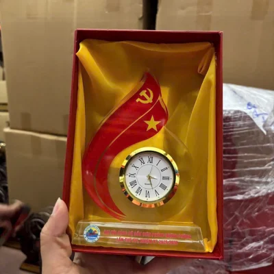Đồng hồ để bàn pha lê ngọn lửa 17 cm – xem mẫu cùng hộp và lớp lót