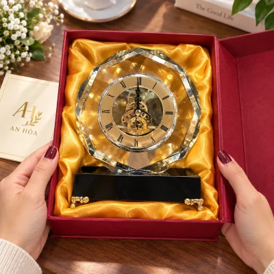 Đồng hồ để bàn pha lê tròn PL01, đế đen chân vàng – gợi ý mở quà cùng một lời nhắn