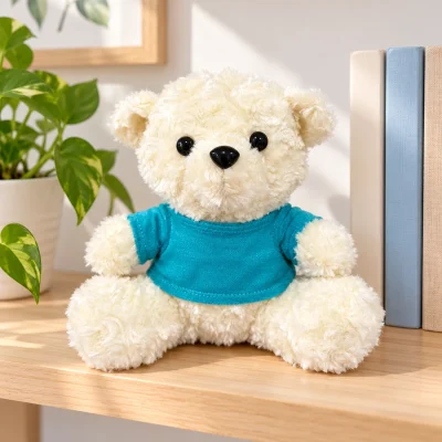Gấu bông cỡ 20 cm, áo xanh ngọc – gợi ý trưng trên một góc kệ sáng
