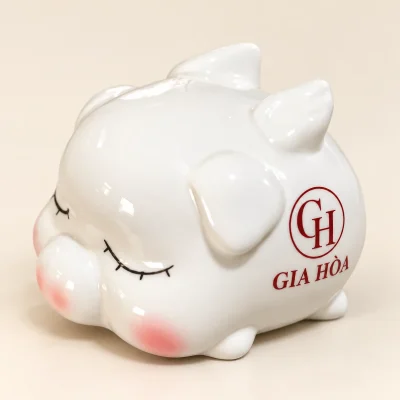 Heo đất cánh tiên màu trắng 10 × 12 × 12 cm – logo rõ trên khoảng trống bên thân