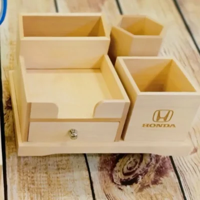 Khay ống b&uacute;t gỗ nhiều ngăn c&oacute; ngăn k&eacute;o 19&times;8,5&times;8,5 cm &ndash; đối chiếu từng phần tr&ecirc;n ảnh mẫu