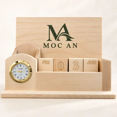 Lịch gỗ để bàn 4 khối xoay, 18 × 5,8 × 14 cm – bảng đứng dành khoảng rộng cho nhận diện