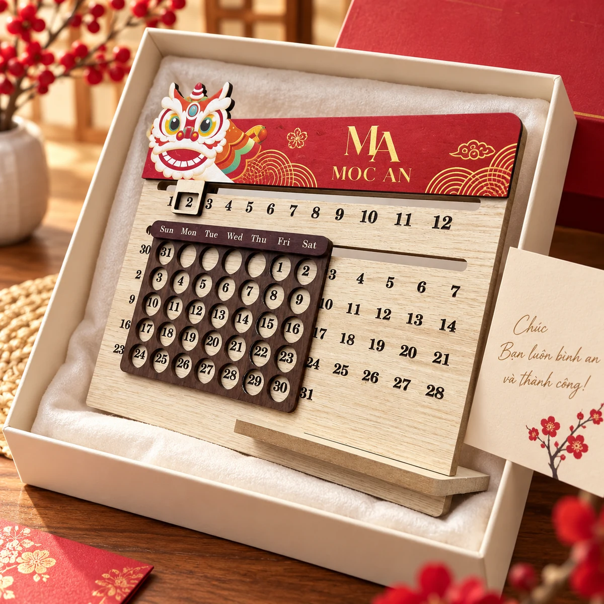 Lịch gỗ để bàn dạng trượt, họa tiết múa lân – hộp và thiệp cho một phần quà tết