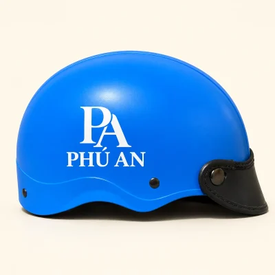 Mũ bảo hiểm 1/2 màu xanh không lỗ thông gió – phú an in trắng rõ trên vùng vỏ trống