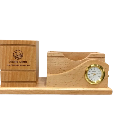 Ống bút gỗ phối ngăn giấy và đồng hồ viền vàng 22×9×10,4 cm – đối chiếu hình thức khi nhìn chính diện