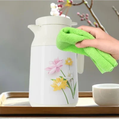 Phích giữ nhiệt Rạng Đông 0900 TS1.E 0,9 lít kem họa tiết hoa – xem nắp, tay cầm và góc thân