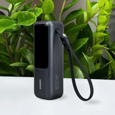 Sạc dự phòng Anker A1695 25.000 mAh 165W màu xám – xem thân thực tế và vòng dây ở cạnh